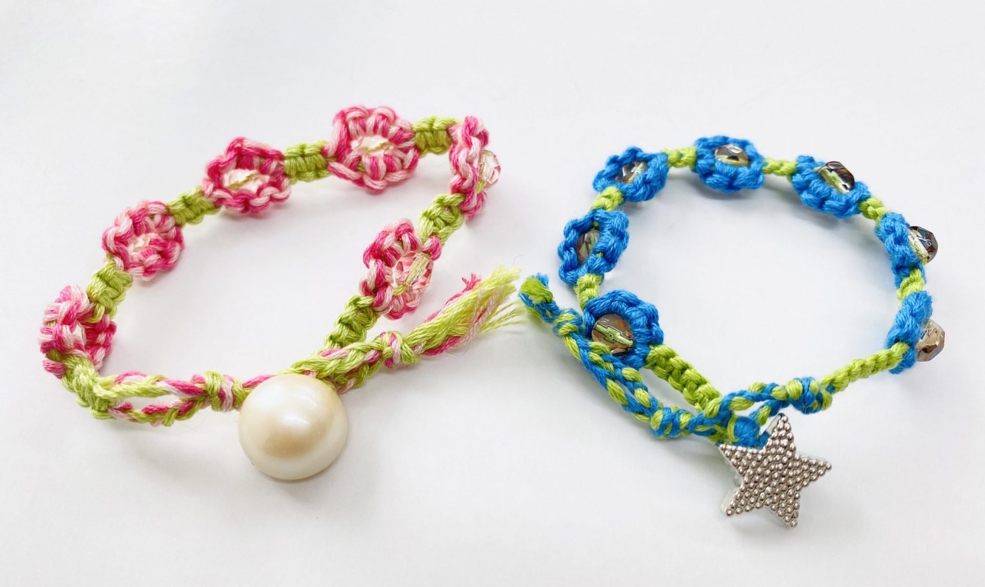 
刺繍糸で花冠のように編んだ一品。Kids用もあるので、ぜひ親子でペアルックにいかがでしょうか。

